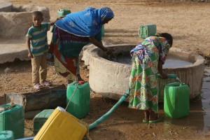 LES PUITS DANS LA VALLEE DE TIDENE, COMMUNAUTE URBAINE DE TCHIROZERINE. L'ECOLE DE TIDENE, LE PUITS VILLAGEOIS MARCEL BAFFIE. NIGER 2015