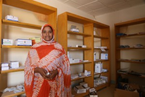 VALLEE DE TIDENE, COMMUNAUTE URBAINE DE TCHIROZERINE. LE DISPENSAIRE BOUDARI, AVEC L'INFIRMIER EN CHEF MOUSSA HOUSSEëMI ET L'INFIRMIERE GHAëCHITA MOHAMED. QUELQUES MALADES... NIGER 2015